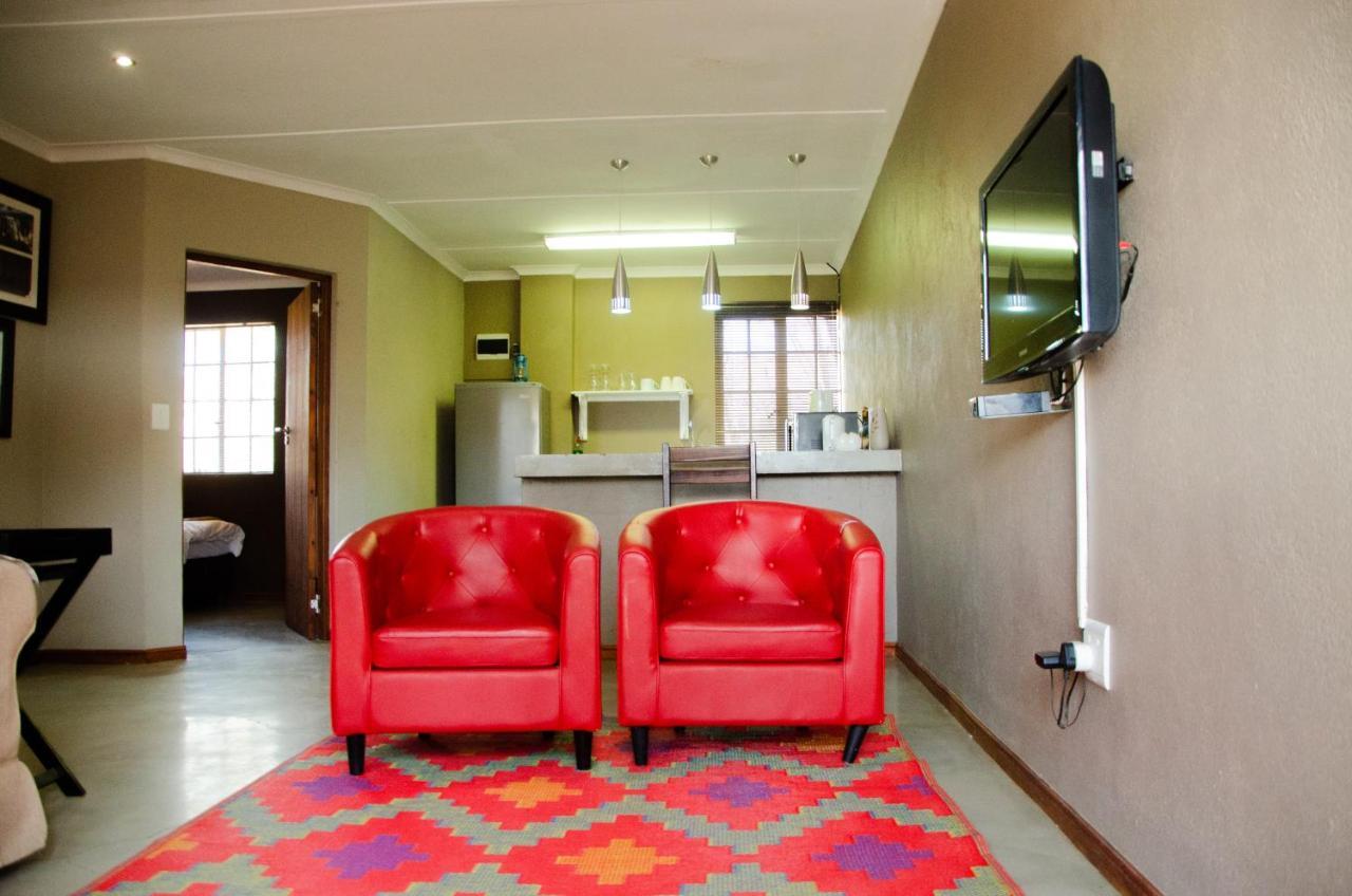 Desert Dew Guest House Hutchinson Exterior photo
